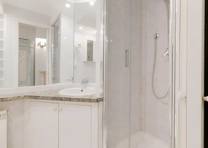 Guesthost - Arco Della Pace *