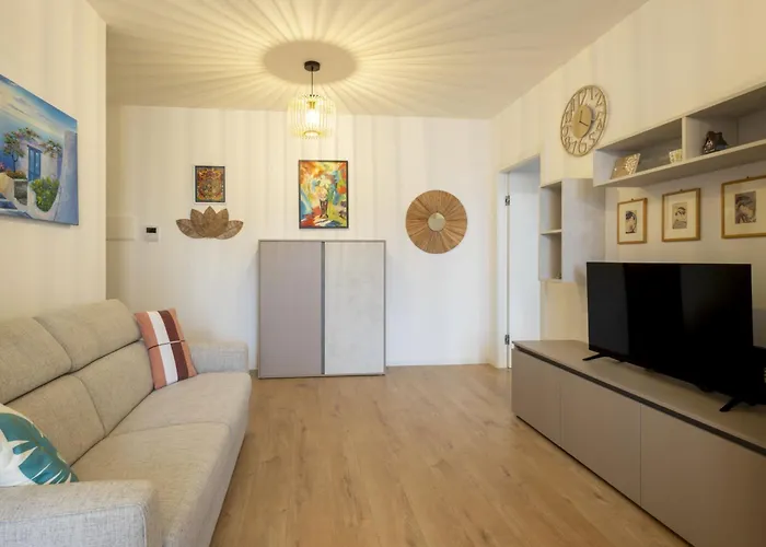 Lotus By Interhome Milaan