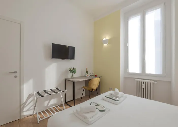 Daire Pomponazzi 19 Two-room In The Bocconi Area *
