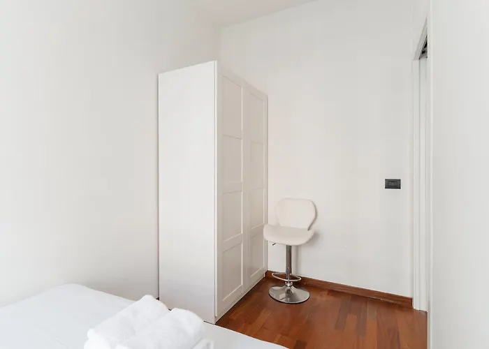 Guesthost - Lorenteggio Charming Flat *