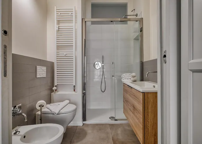 Large Milan's Navigli - 5 Gu... Apartament