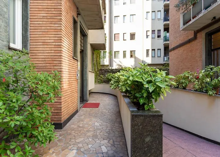 Stayeasy Crocetta - Duomo Walking, 2 Bedrooms 2 Baths Daire Milano