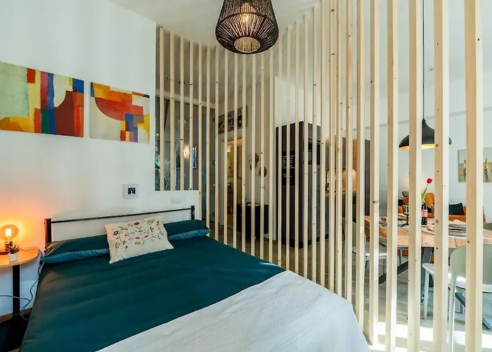 Private Garden & Metro 2 Min - Wooden Wave Flat Apartament