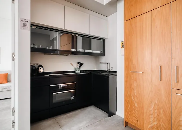 Large Milan's Navigli - 5 Gu... Apartament Mediolan