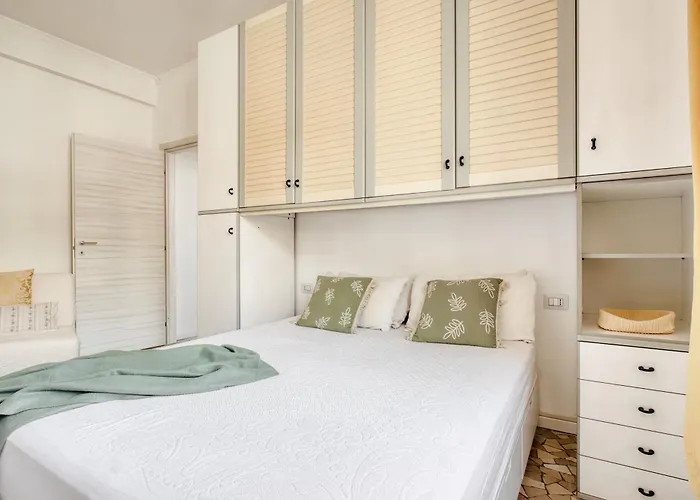 Hostmate - - Massarenti * Milano