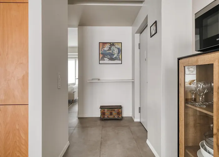 Large Milan's Navigli - 5 Gu...