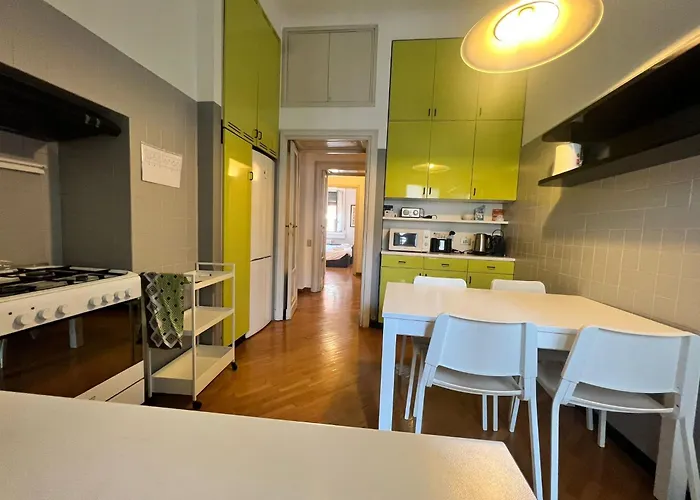 Prestigious 3 Bedrooms, 8 Guest, Centre Porta Romana