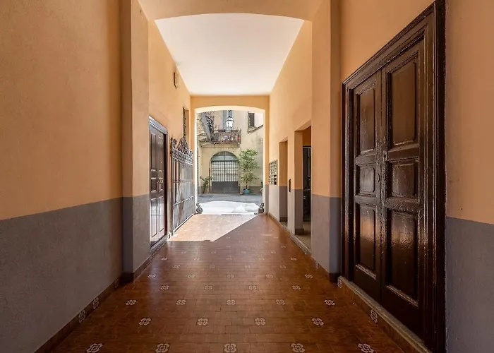 Vecchia Milano, 10 Minutes From The Duomo Апартаменты *