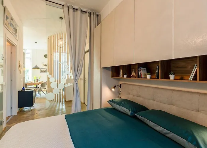 Apartamento Private Garden&metro 2 Min - Wooden Wave Flat