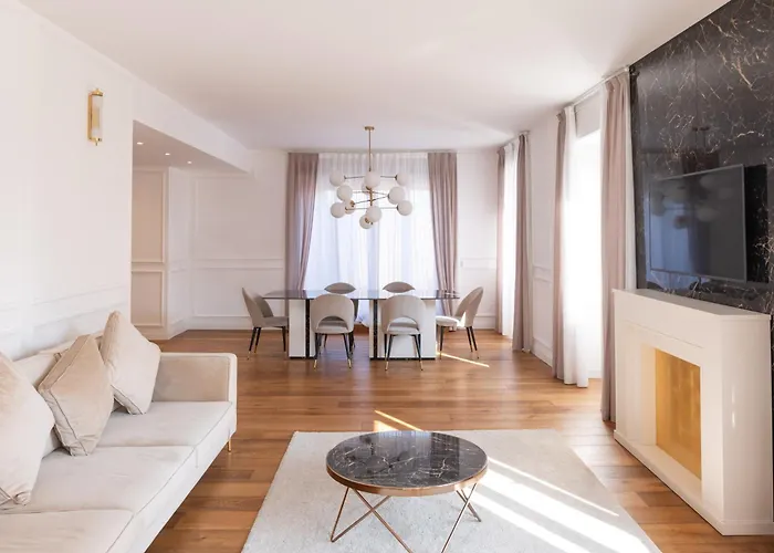 Lusso, Stile E Un Meraviglioso Terrazzo Nel Cuore Di Milan