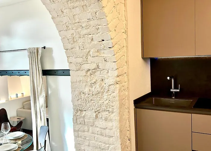 アパート Elegant Design Loft For A Luxury Stay, M1 To Duomo ミラノ