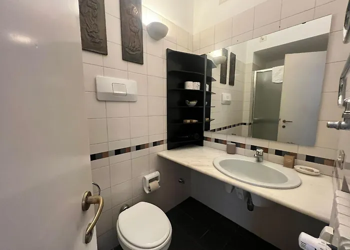 Prestigious 3 Bedrooms, 8 Guest, Centre Porta Romana