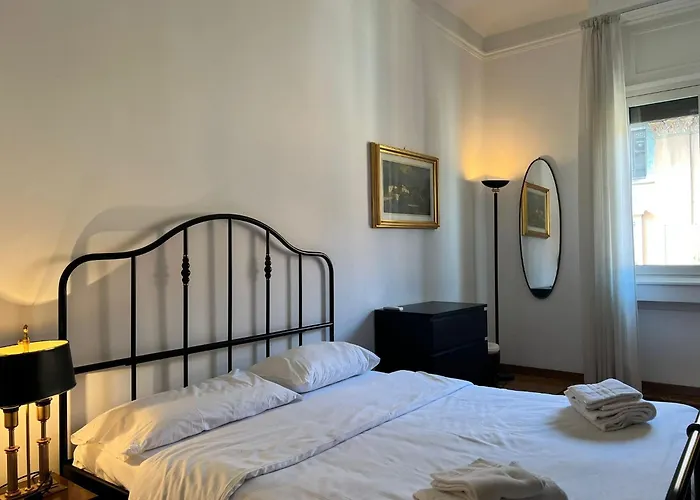Prestigious 3 Bedrooms, 8 Guest, Centre Porta Romana 아파트