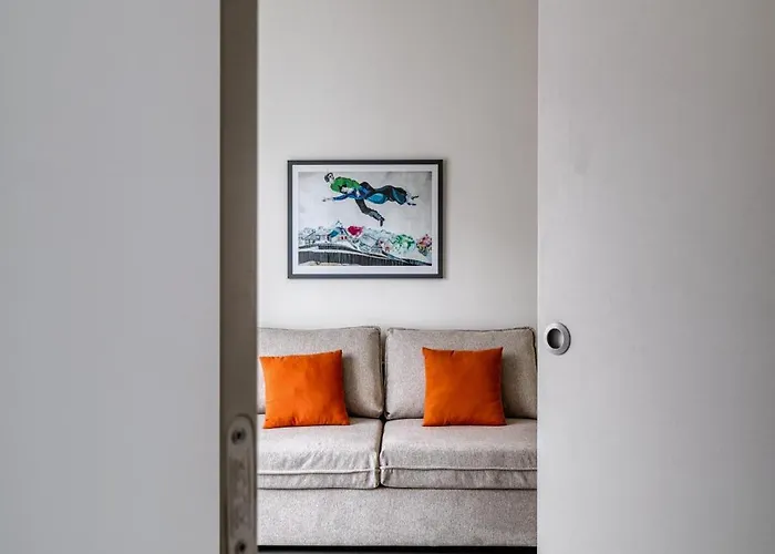 Large Milan's Navigli - 5 Gu...