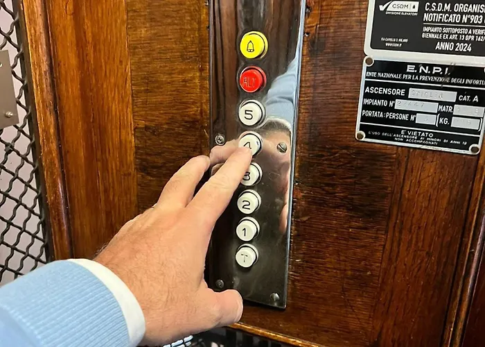 Prestigious 3 Bedrooms, 8 Guest, Centre Porta Romana 아파트 *