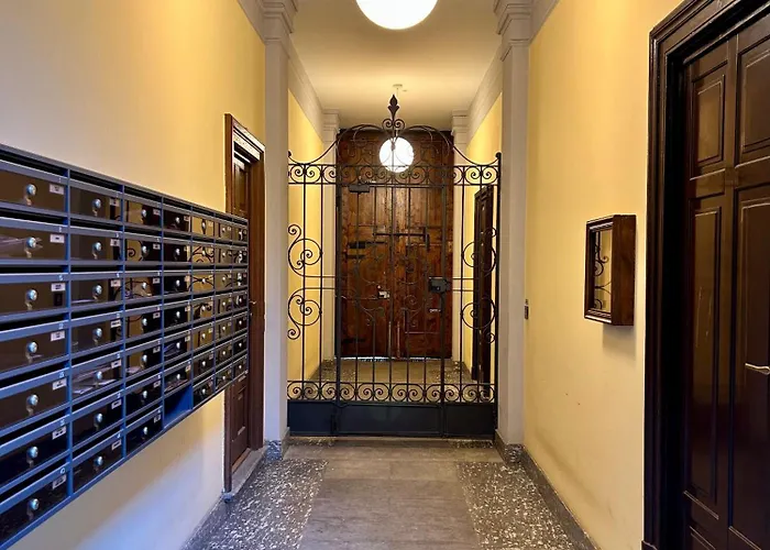 アパート Elegant Design Loft For A Luxury Stay, M1 To Duomo ミラノ