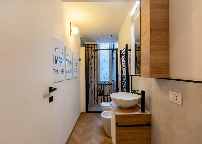Private Garden & Metro 2 Min - Wooden Wave Flat Apartament *