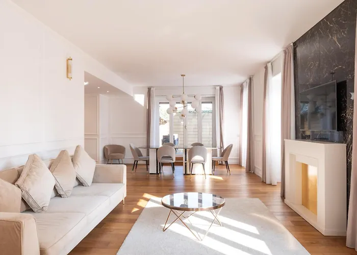 Lusso, Stile E Un Meraviglioso Terrazzo Nel Cuore Di Milan