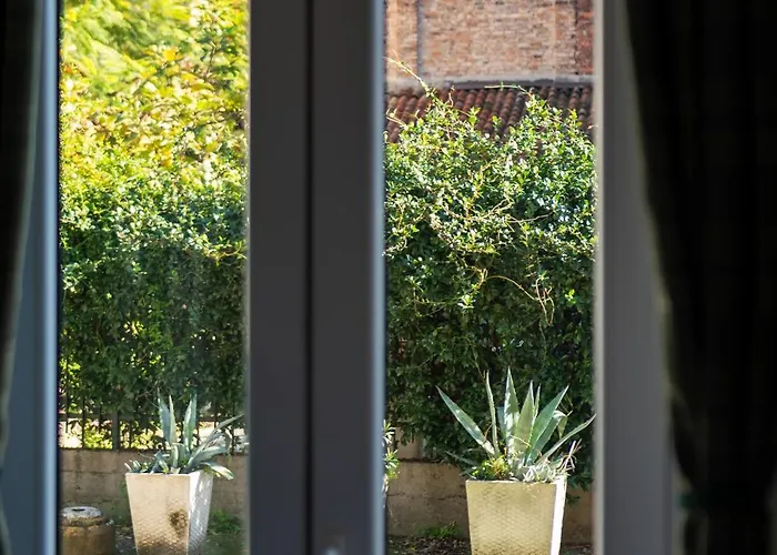 Habesha Flats - A Quiet Retreat Just Steps From The Metro M1 * Milan