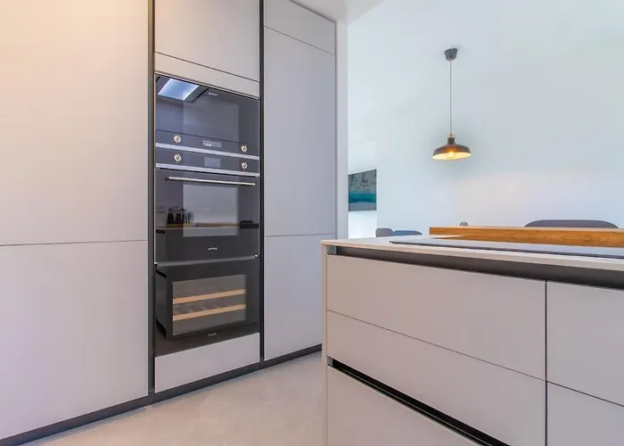 Olgiati Twelve - 3 Charming Bedrooms And Gym *