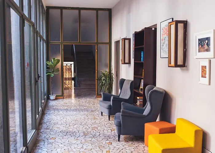 오스텔로린다 호스텔 *