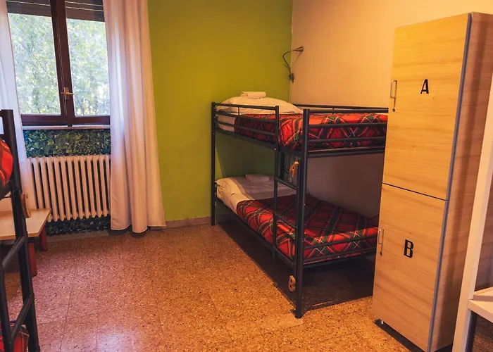 오스텔로린다 호스텔 *