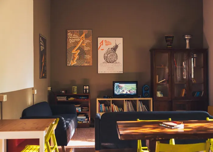 오스텔로린다 호스텔 *