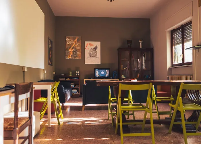 오스텔로린다 호스텔 *