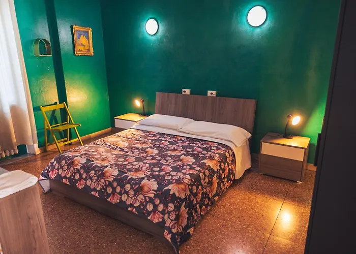 호스텔 오스텔로린다 *