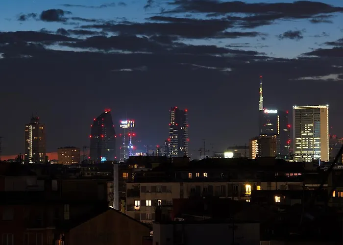 Skyline In Citta Studi A 1 Minuto Dal Metro Con Terrazzo Wi-fi E Netflix