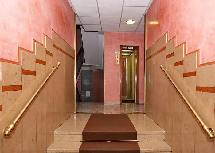 Skyline In Citta Studi A 1 Minuto Dal Metro Con Terrazzo Wi-fi E Netflix Apartament