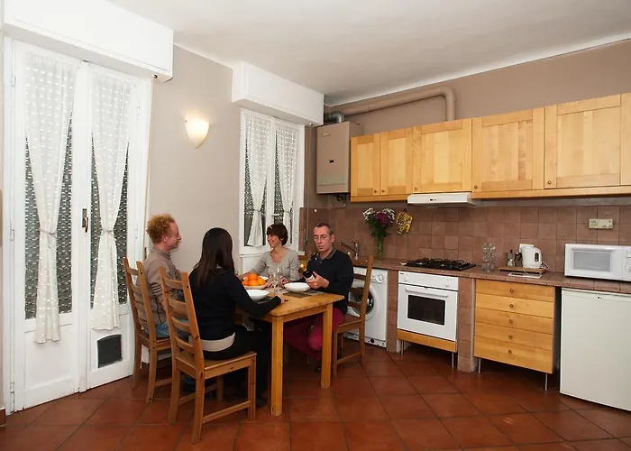 Skyline In Citta Studi A 1 Minuto Dal Metro Con Terrazzo Wi-fi E Netflix Apartament *