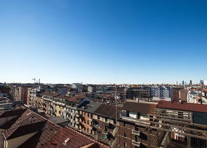 Skyline In Citta Studi A 1 Minuto Dal Metro Con Terrazzo Wi-fi E Netflix Mediolan