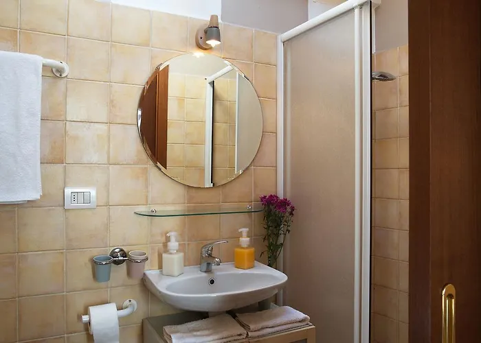 Skyline In Citta Studi A 1 Minuto Dal Metro Con Terrazzo Wi-fi E Netflix * Mediolan