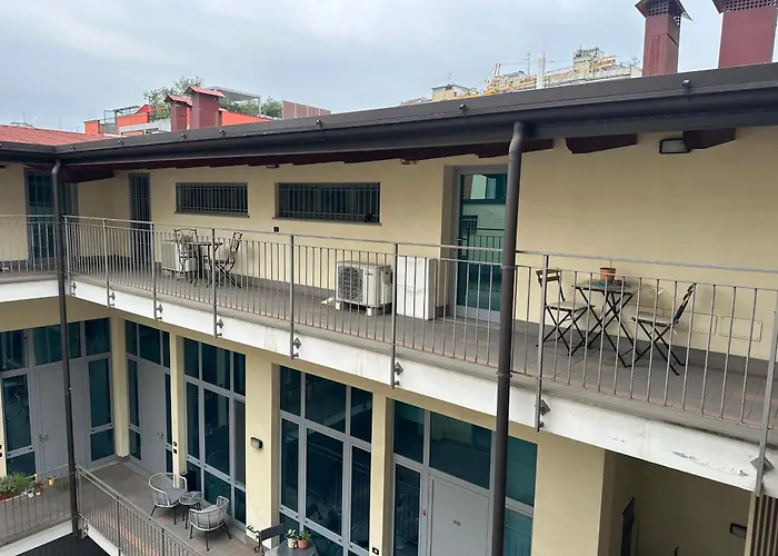 Casa Di Chloe - A Pochi Passi Dai Navigli Bocconi-naba-iulm -raggiungile Il Duomo A Piedi Daire