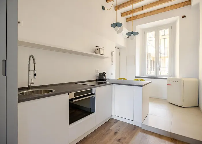 Charming In Isola In The Heart Of Mediolan