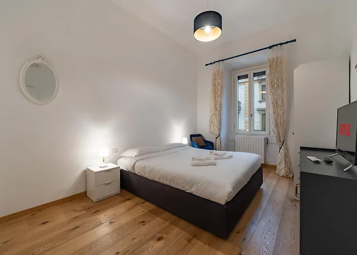 5 Walk From Porta Venezia Station, With 2 Bedrooms *