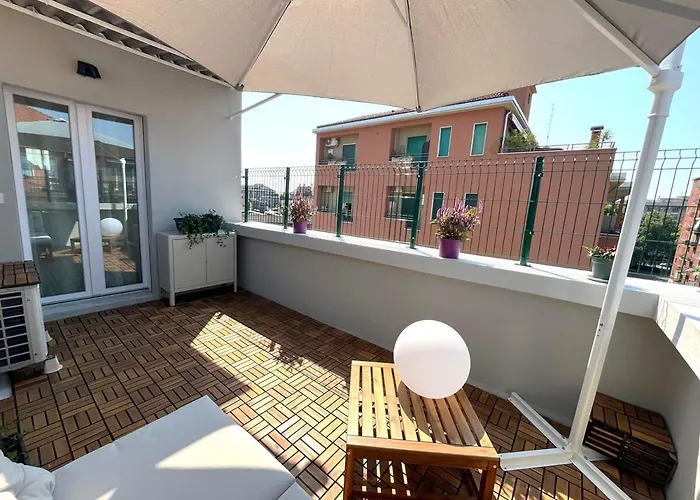 Lovely One Bedroom Flat With Terrace In Via Sebino *