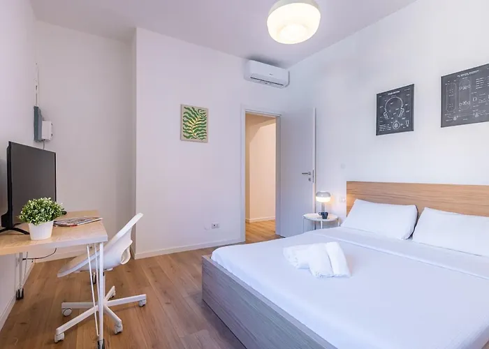 Sambuco1 - Quiet With 2 Double Bedrooms - B * Милан