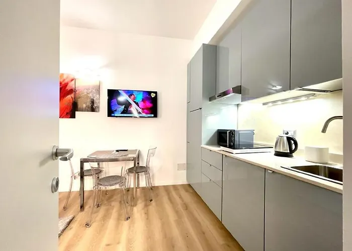 Cozy On An Upper Floor Near Missori And Vetra Metro Station - W3 Milán