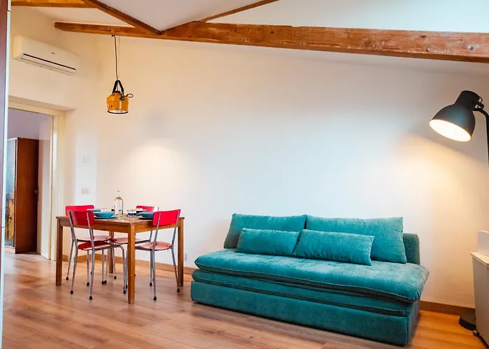 Luminosa Mansarda Con Travi In Legno *