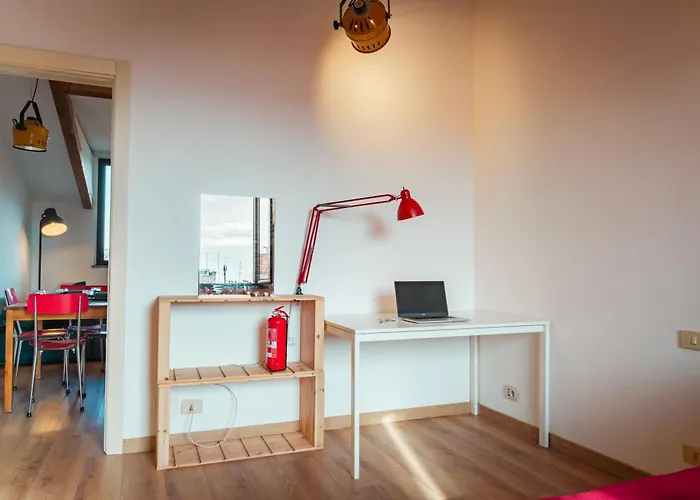 Luminosa Mansarda Con Travi In Legno *