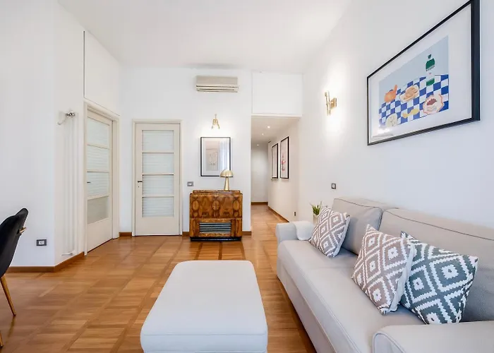 The Boutique - Spacious With Balcony - M3 Repubblica 2 Stops To Montenapoleone Duomo , 1 Stop To Station - Center