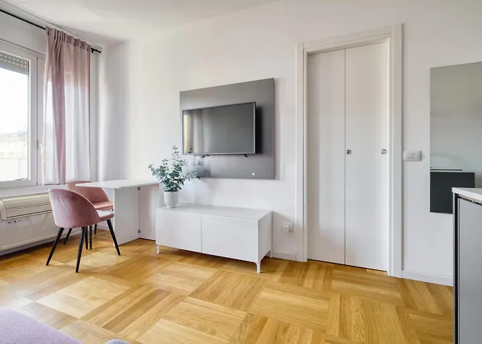 Apartman Just Urban - Stylish One-bedroom Near The Duomo *