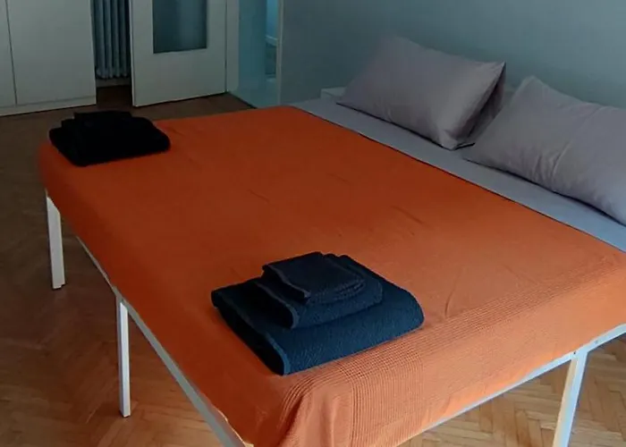 Cozy & Contemporary 2 Bdrm 1 Bthrm In Citta Studi