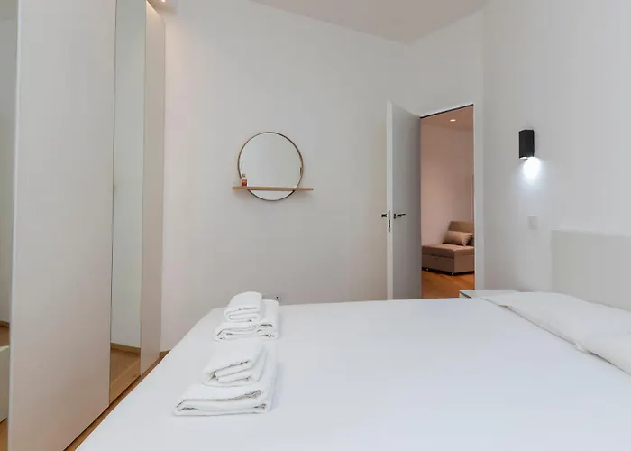 I-host - Bronzino 7 Daire *