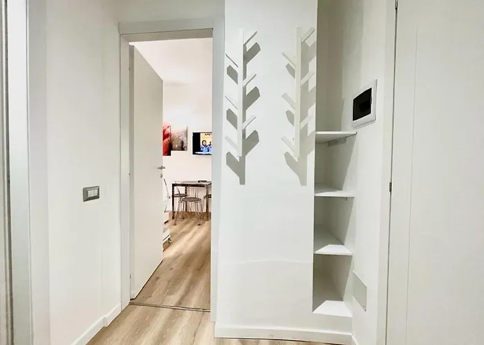 Cozy On An Upper Floor Near Missori And Vetra Metro Station - W3 *