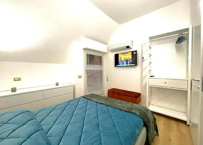 Cozy On An Upper Floor Near Missori And Vetra Metro Station - W3 *
