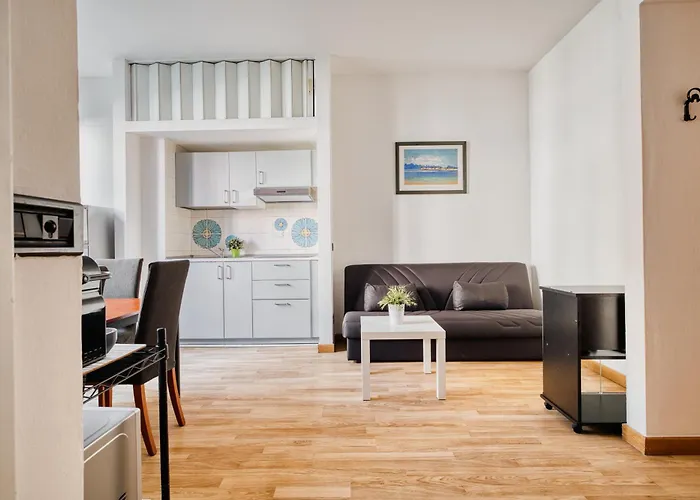 Hostmate - - Lunigiana - Stazione Διαμέρισμα *