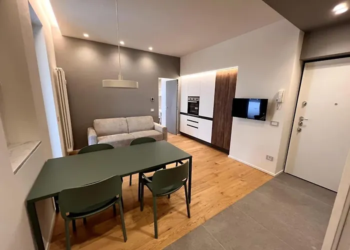 Stunning Penthouse Duomo Experience Апартаменты *